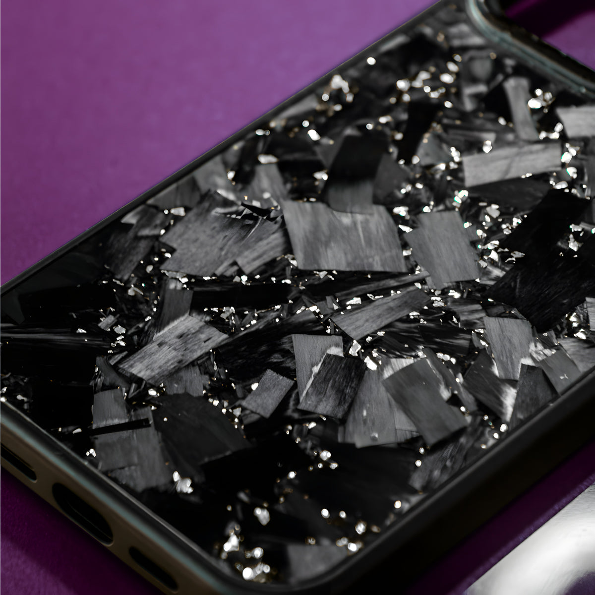 iPhone Dövme Karbon Kılıf V2 (MagSafe) – Dövme Karbon Gümüş | KarbonExe