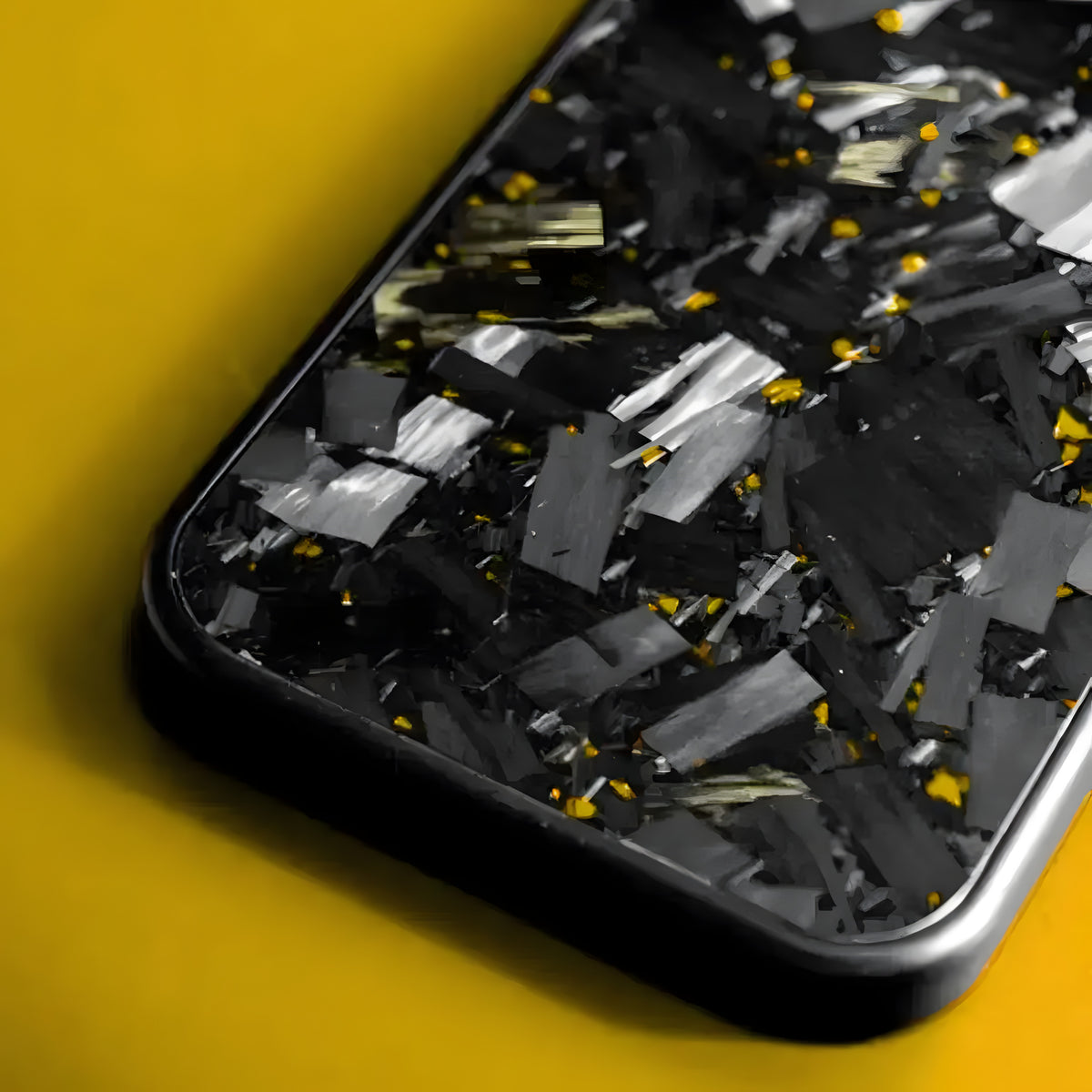 iPhone Dövme Karbon Kılıf V2 (MagSafe) – Dövme Karbon Altın | KarbonExe