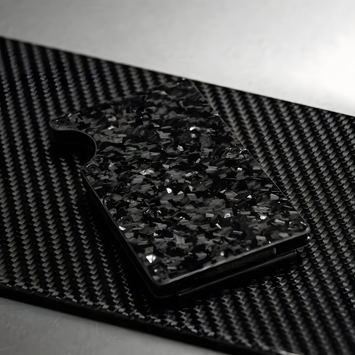 RFID Korumalı Karbon Fiber Cüzdan – Dövme Karbon Gümüş | KarbonExe